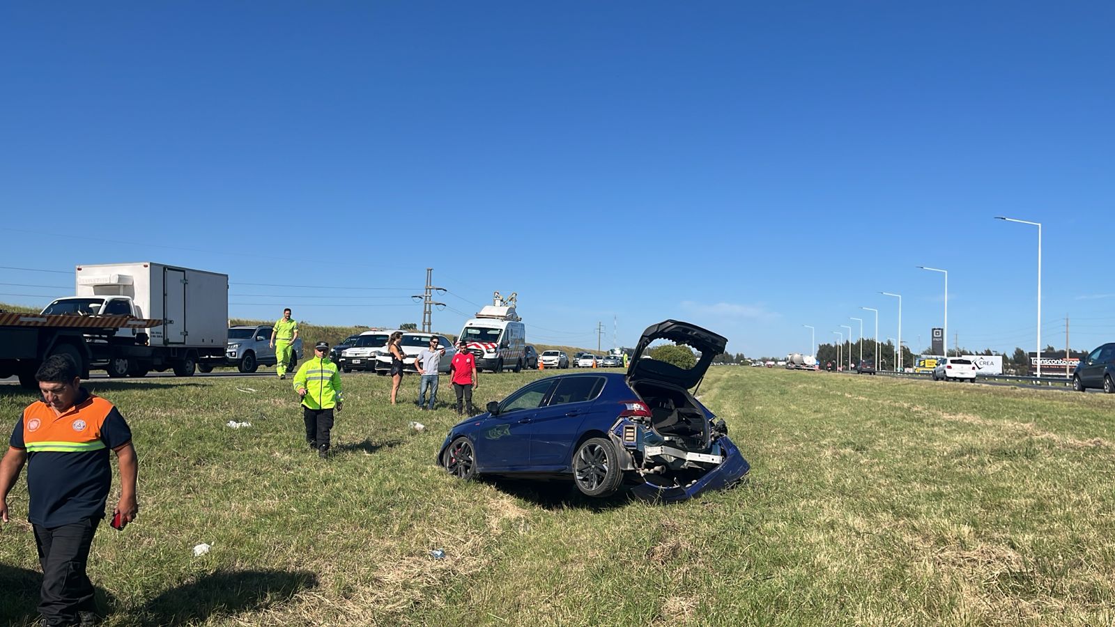 Impactante accidente con vuelco incluido en la Autopista a Córdoba, a la altura de Funes